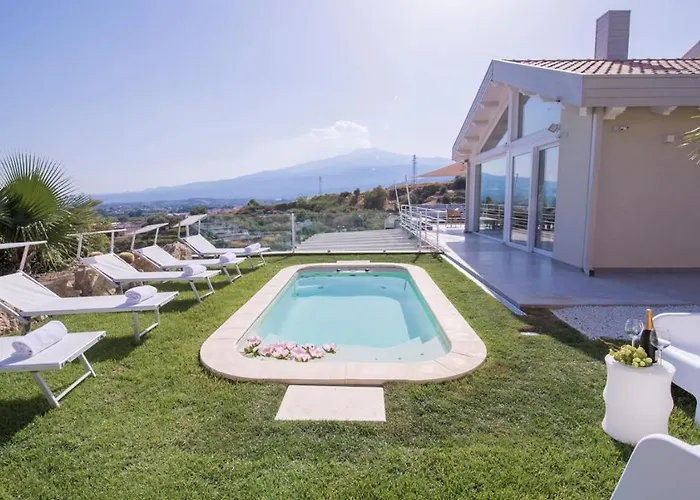 Aura 6, Emma Villa *