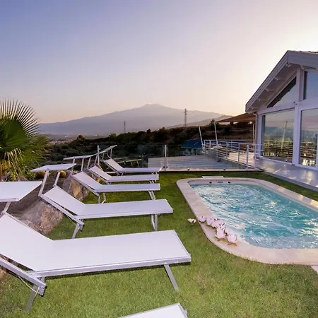 别墅 Aura 6, Emma *