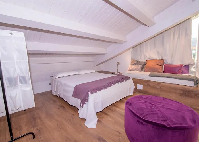 Aura 6, Emma Villa Giardini-Naxos