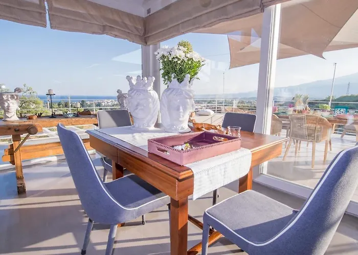 Aura 6, Emma Villa *